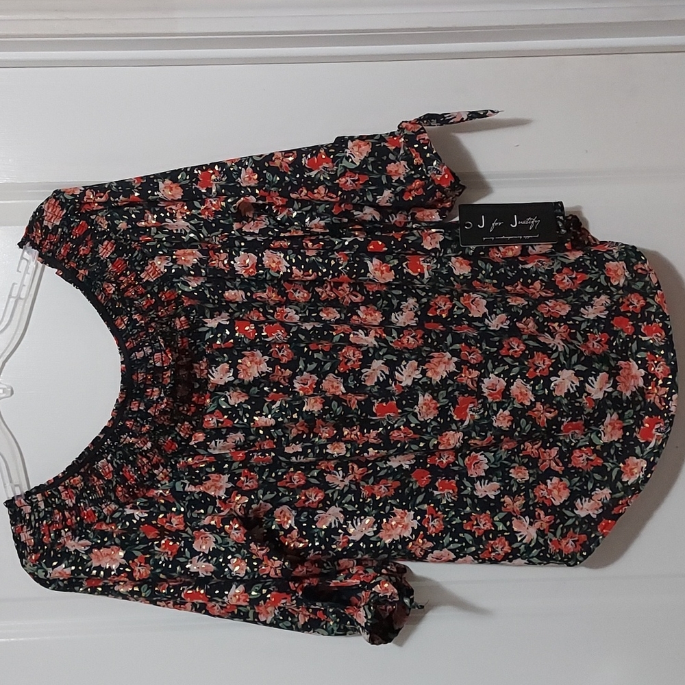 ⬇️Price Drop⬇️Floral Blouse NWT